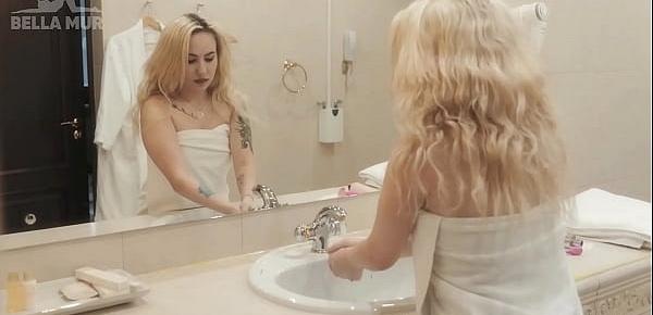  Girl with bubble butt is taking care of her pussy in the shower